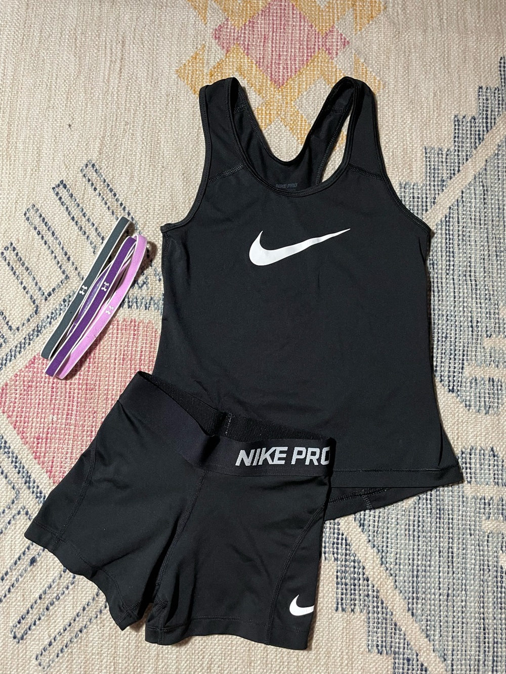 Nike Pro Dri-FIT Girls 2-Piece Set + Under Armour Girls Elastic Headbands